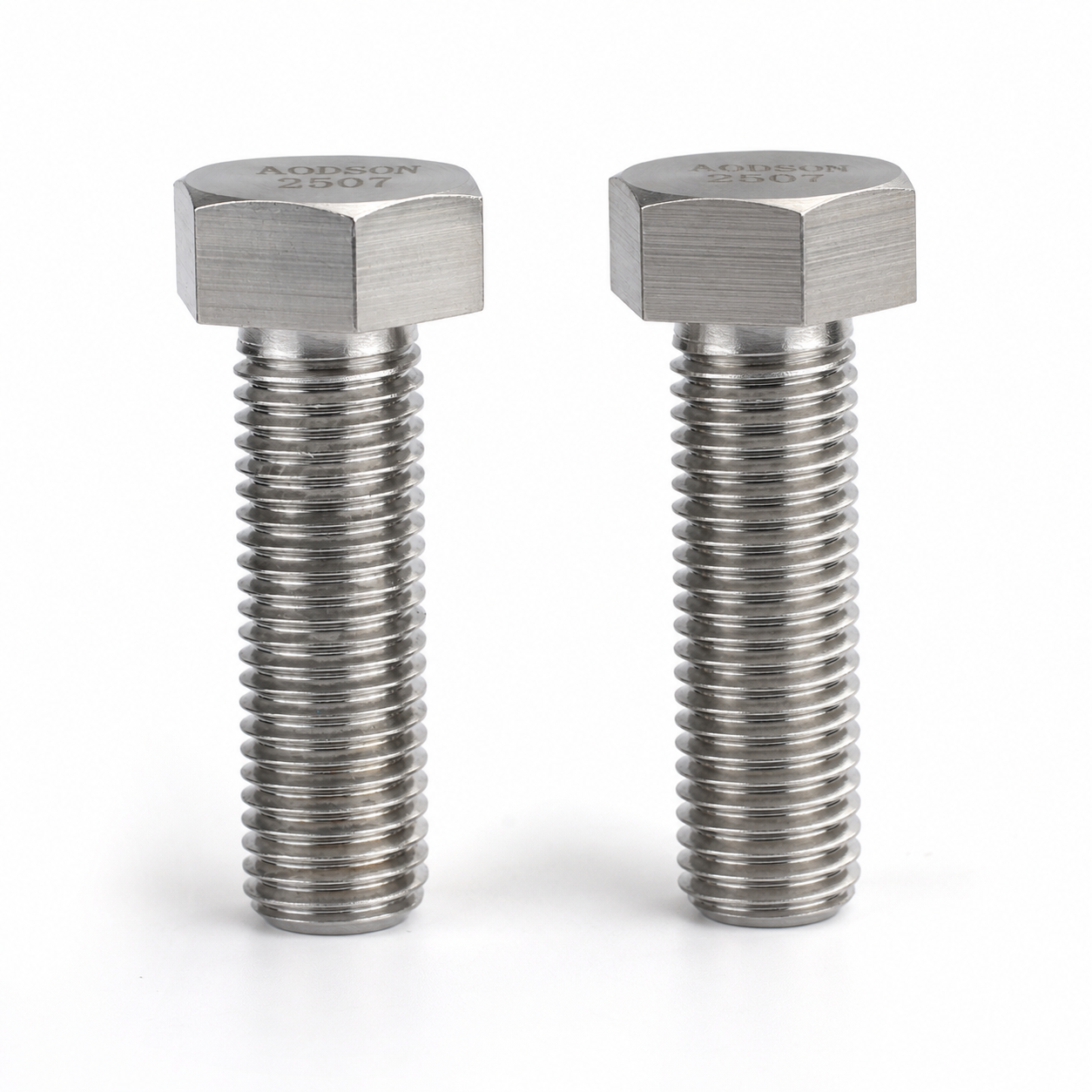 Dos pernos hexagonales roscados completos de acero inoxidable dúplex AODSON 2507 en posición vertical