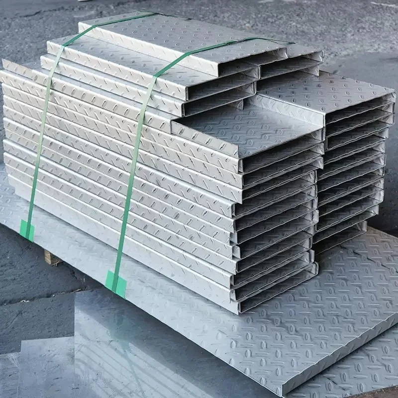 Custom Formed Stainless Steel Checker Plate Channels