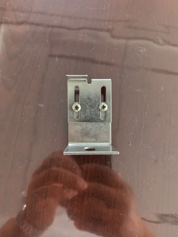 Adjustable stone cladding bracket with elongated mounting slots